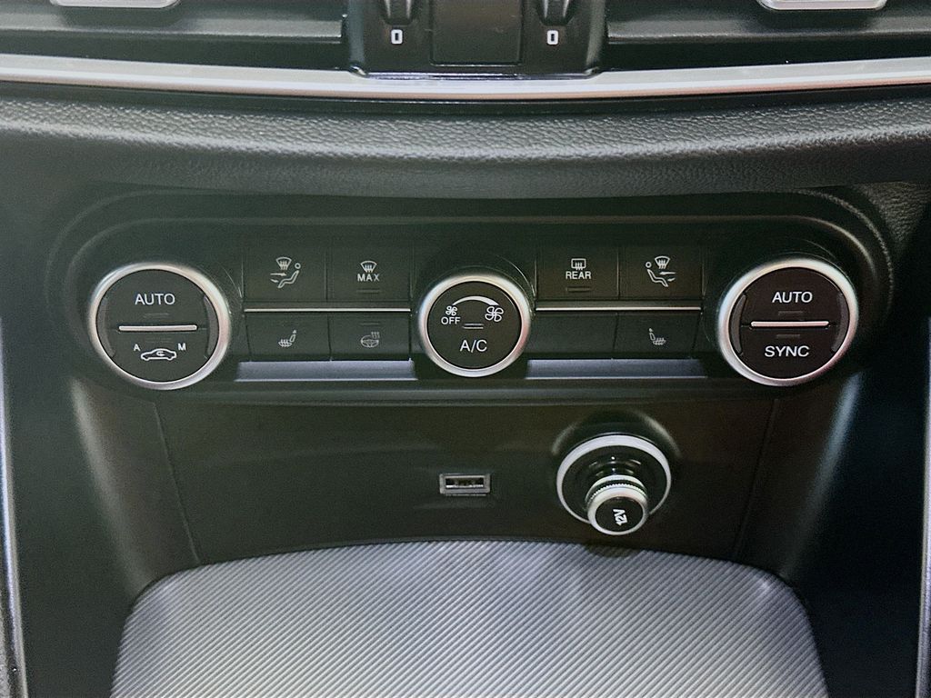 Alfa RomeoStelvio18