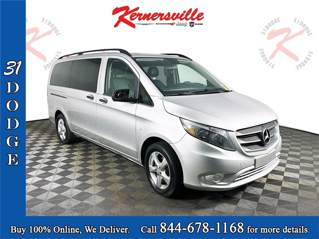 2016 Mercedes-Benz Metris Passenger Van Base's photo