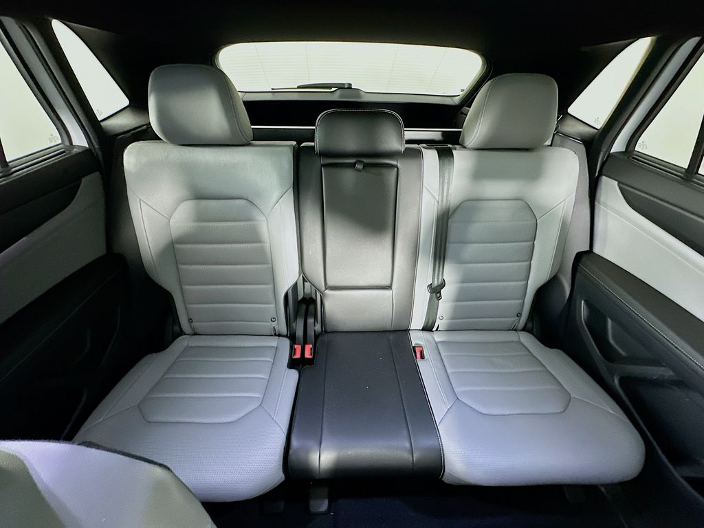 VolkswagenAtlas Cross Sport13