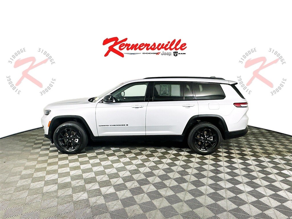 2024 Jeep Grand Cherokee Altitude photo 3
