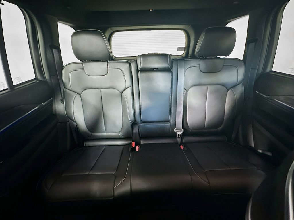 2025 Jeep Grand Cherokee Overland - Photo 10