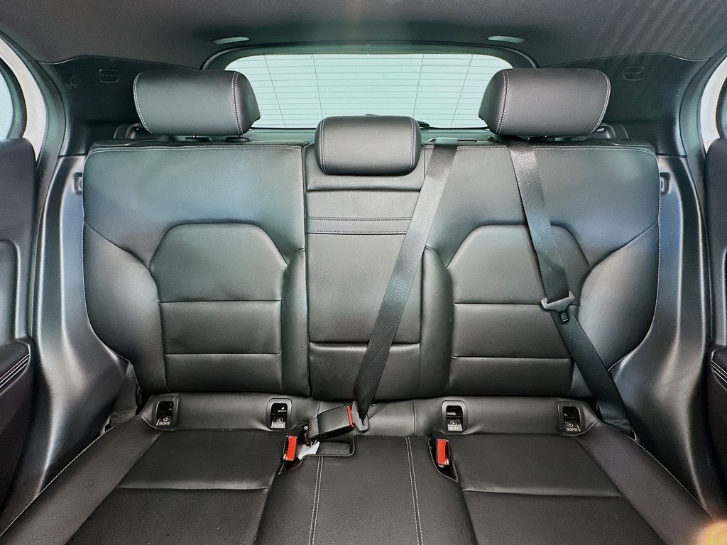 Mercedes-BenzGLA13