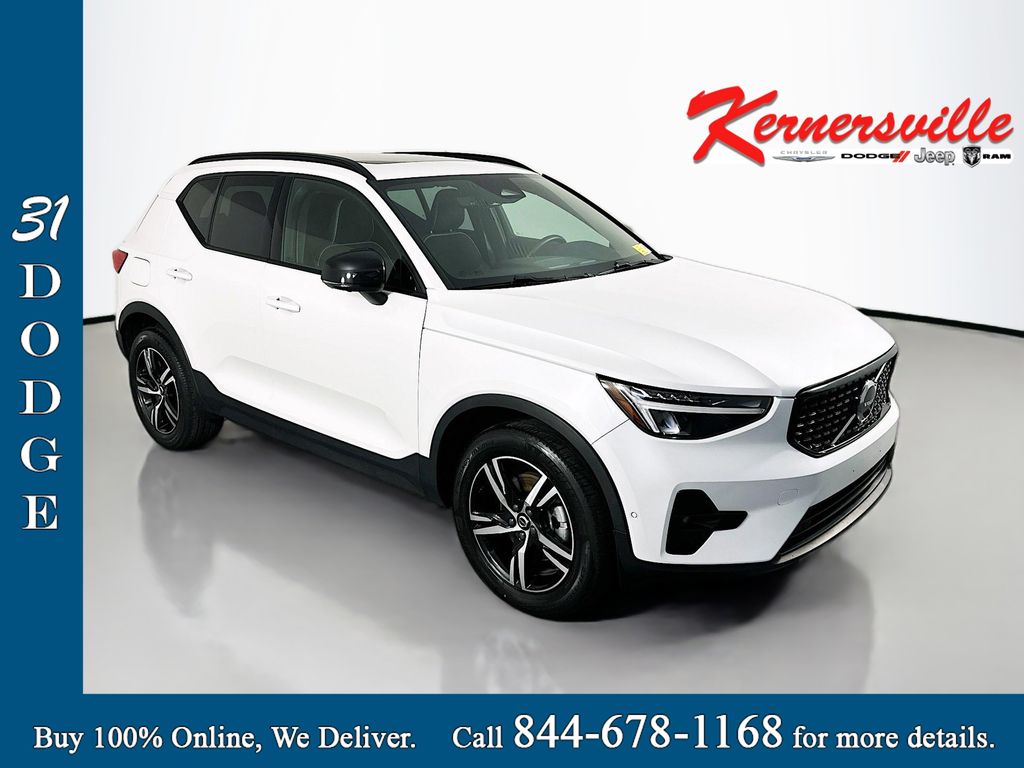 2023 Volvo XC40 B5 Plus Dark AWD's photo