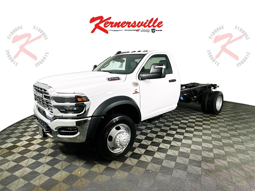 2025 Ram 5500 Tradesman photo 3