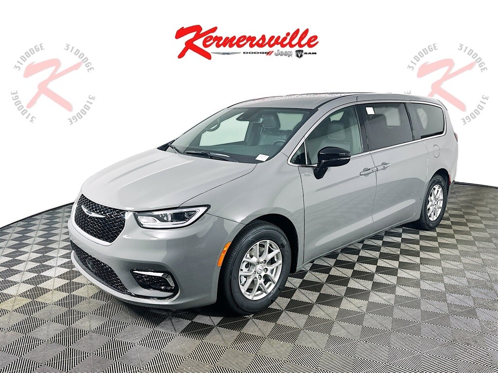 2025 Chrysler Pacifica photo 3