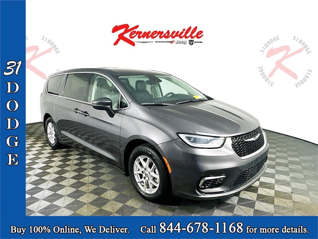 Used 2023 Chrysler Pacifica Touring L Passenger Van
