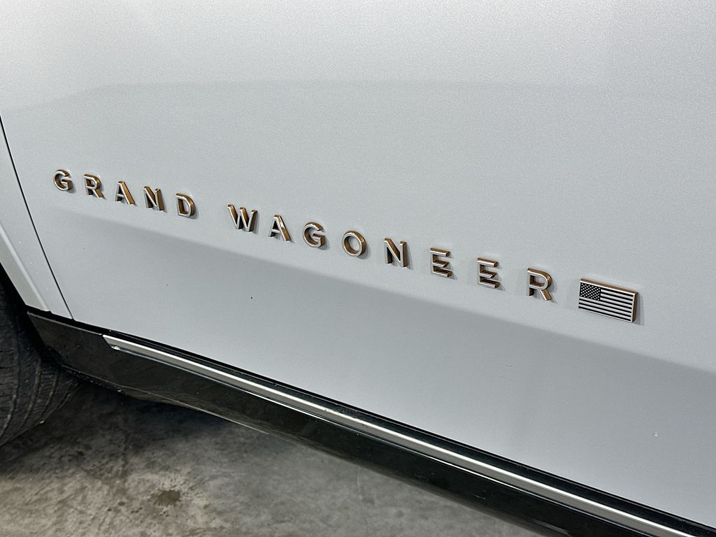 JeepGrand Wagoneer28