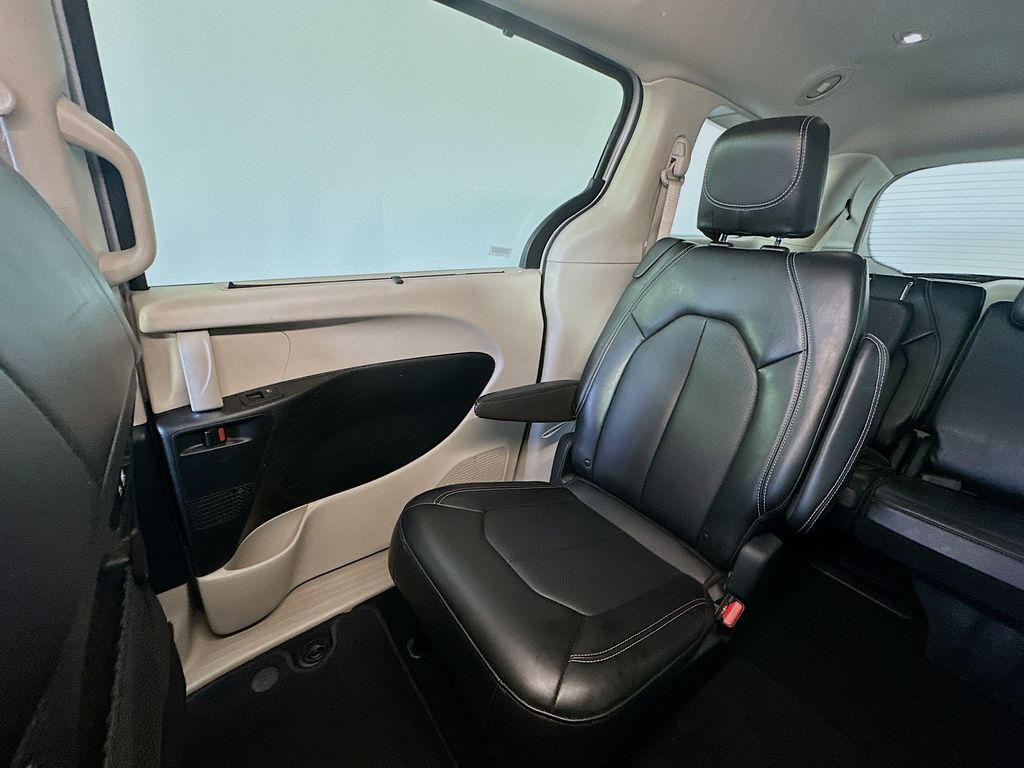 ChryslerPacifica12