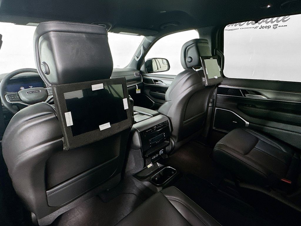 JeepGrand Wagoneer L23