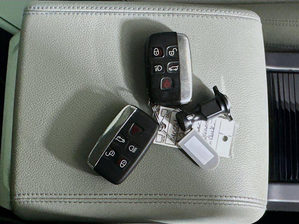 Land RoverDiscovery Sport34