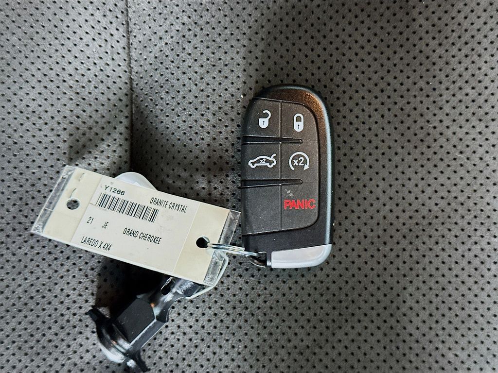 JeepGrand Cherokee35