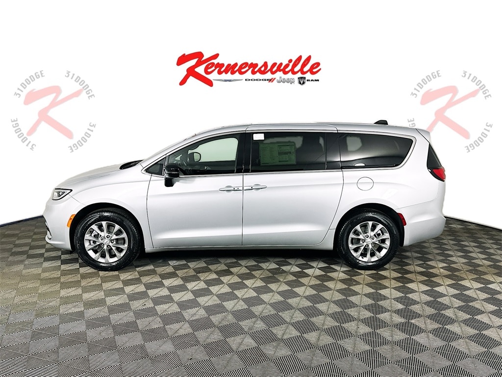 New 2026 Chrysler Pacifica Limited Passenger Van