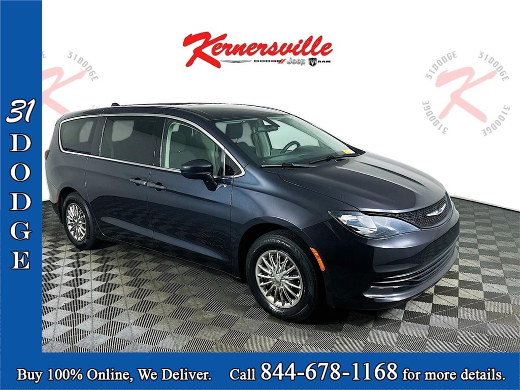 2019 Chrysler Pacifica L's photo