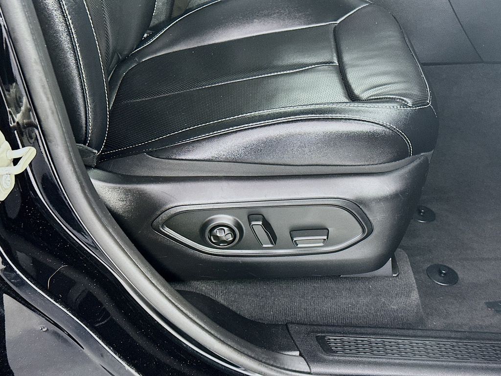 JeepGrand Cherokee L23