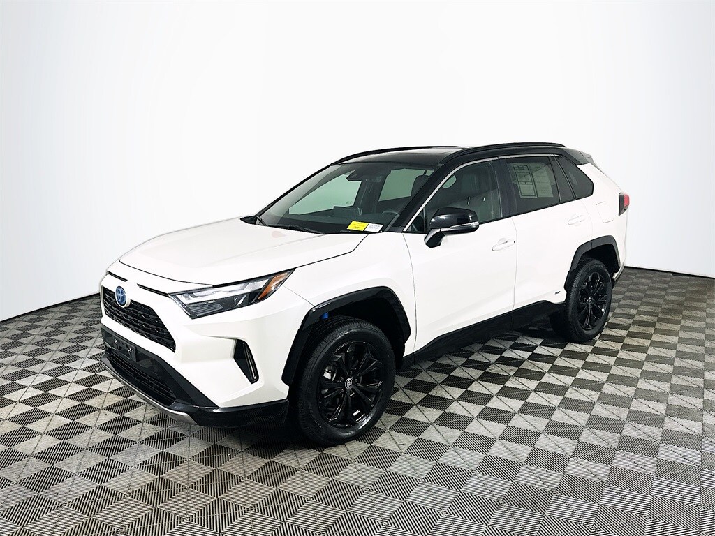 2022 Toyota RAV4 Hybrid XSE photo 3