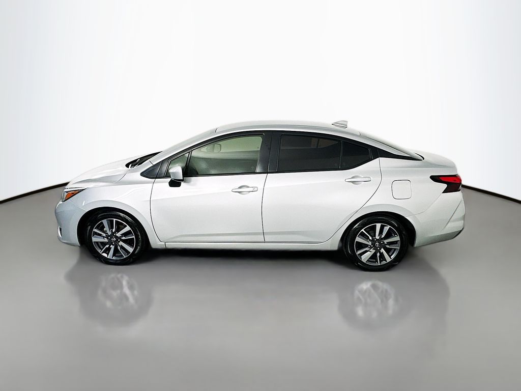 NissanVersa4