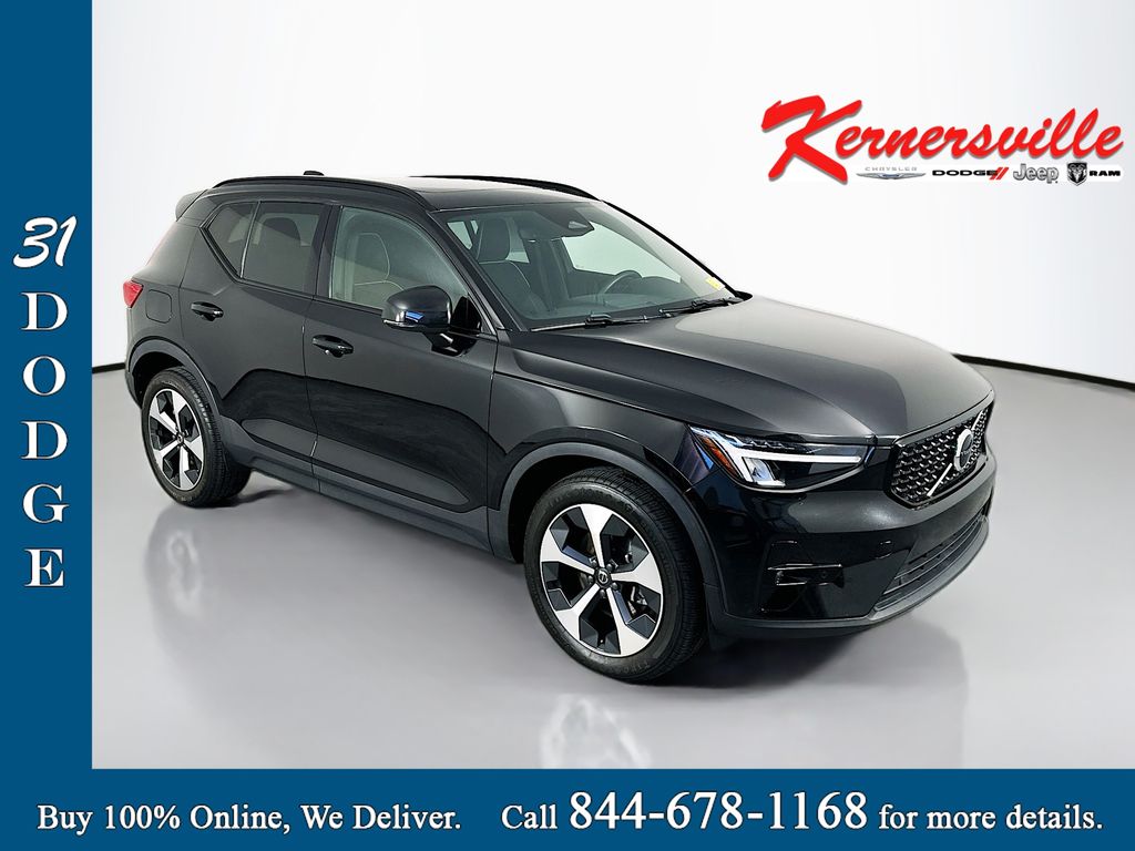 2023 Volvo XC40 B5 Plus Dark AWD's photo