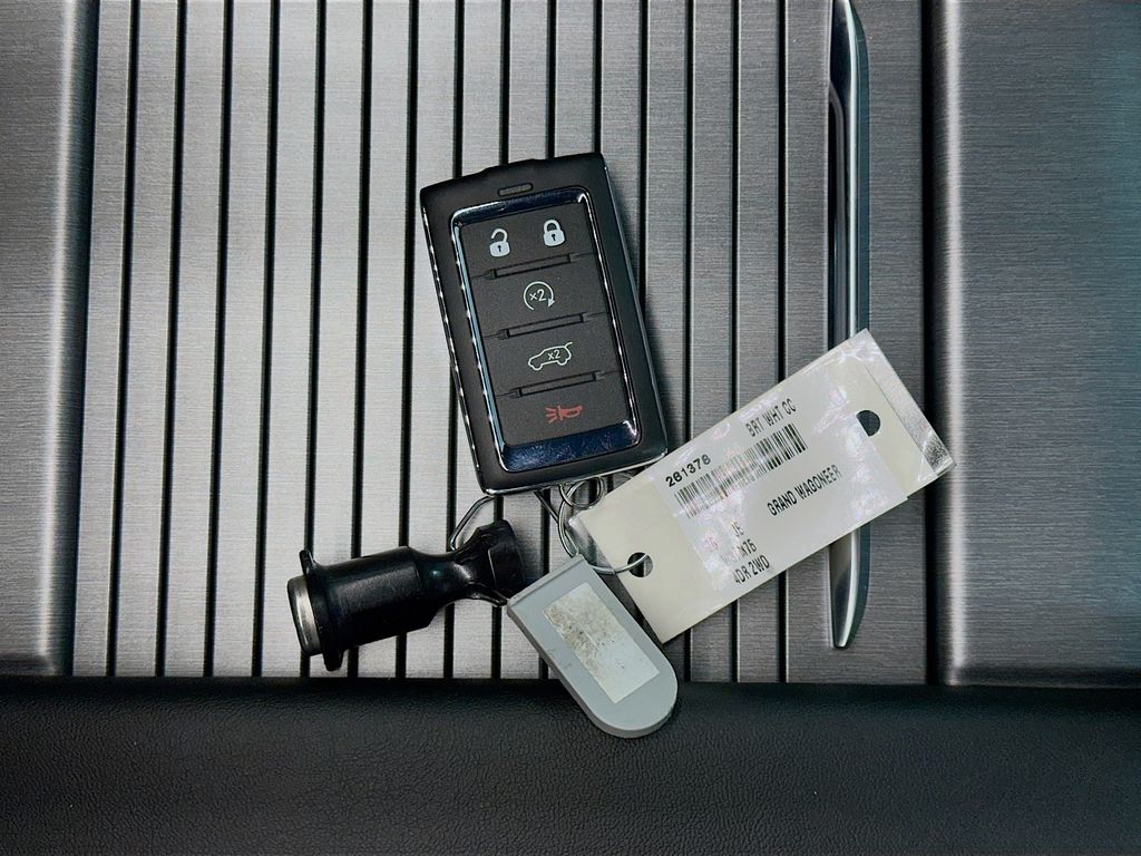 JeepGrand Wagoneer20