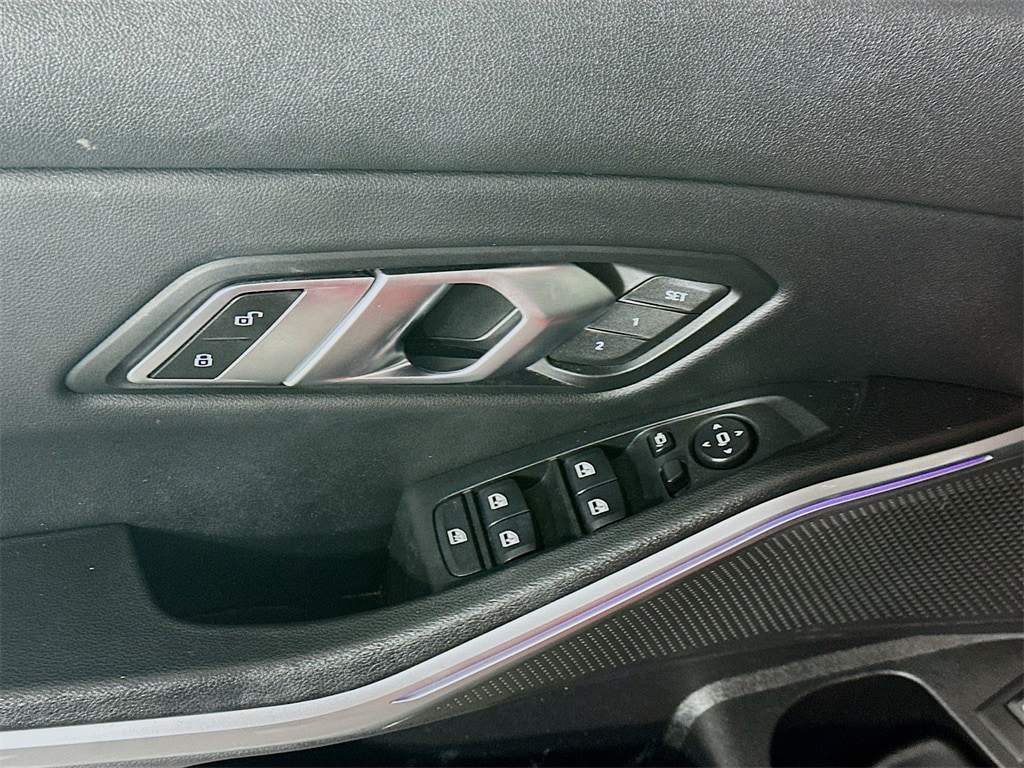 BMW3 Series24