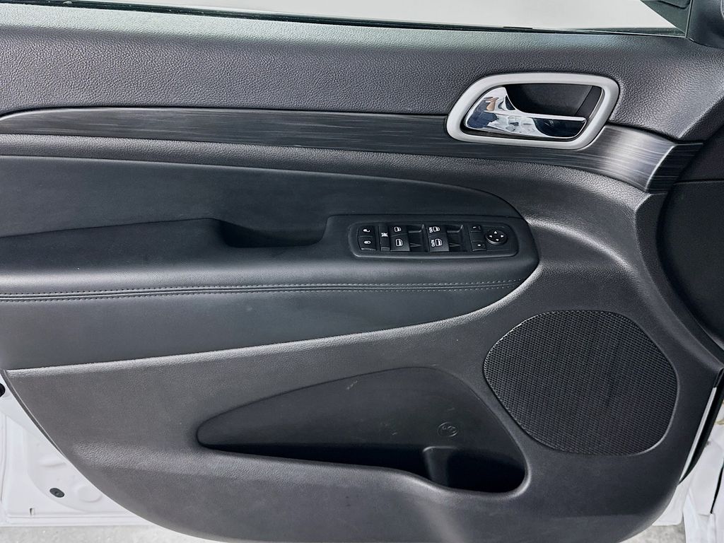JeepGrand Cherokee24