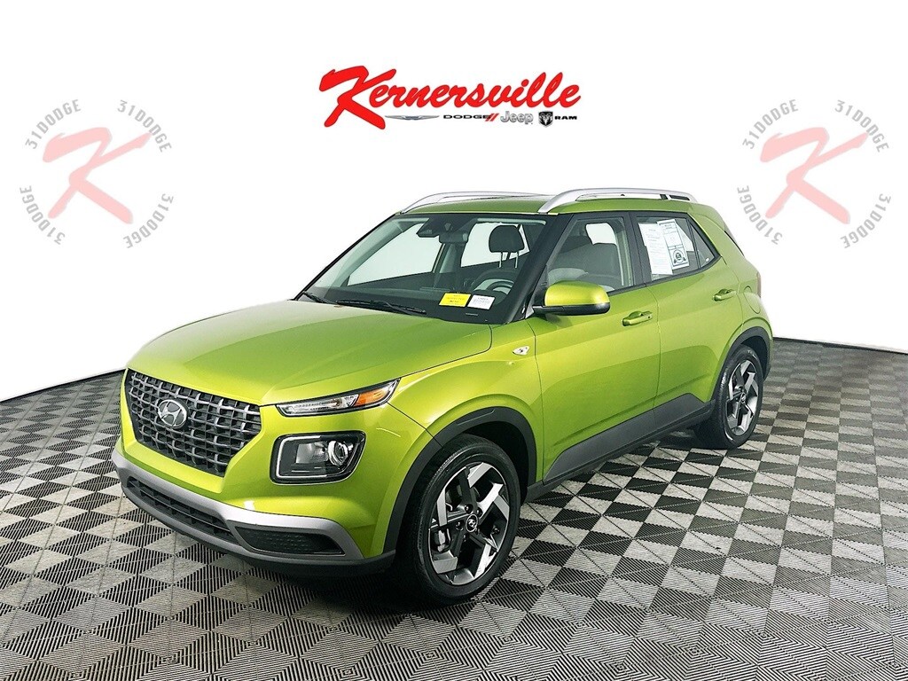 2024 Hyundai Venue SEL photo 3