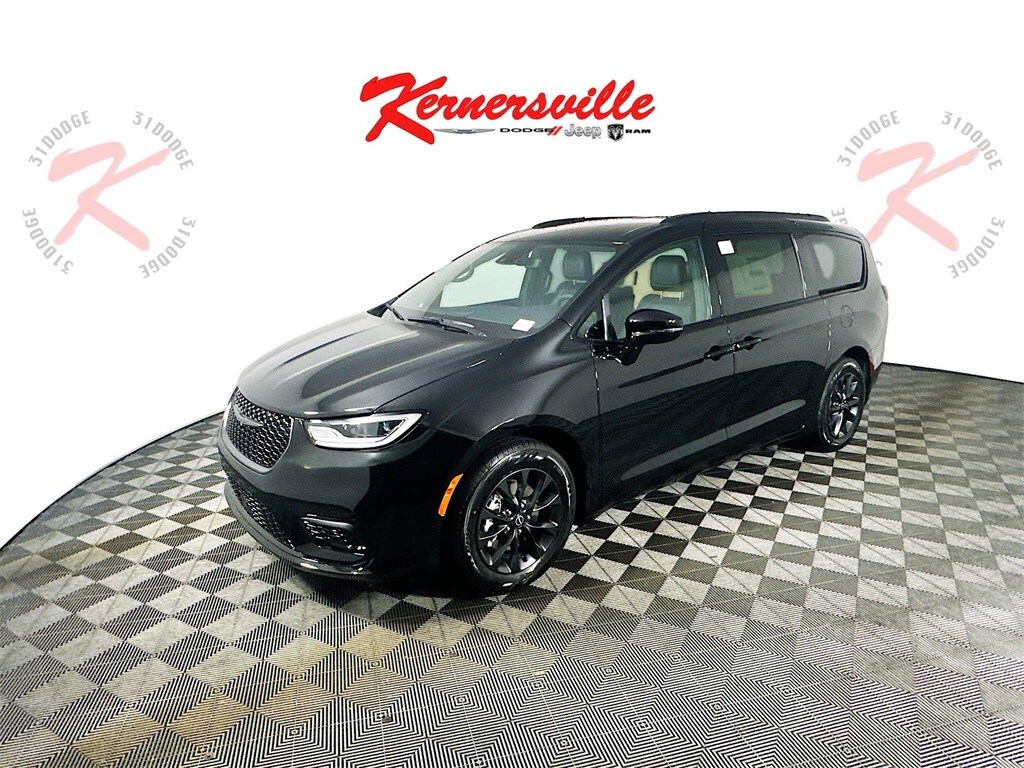 2025 Chrysler Pacifica photo 3