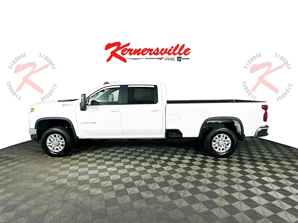 2023 Chevrolet Silverado 2500HD LT photo 3