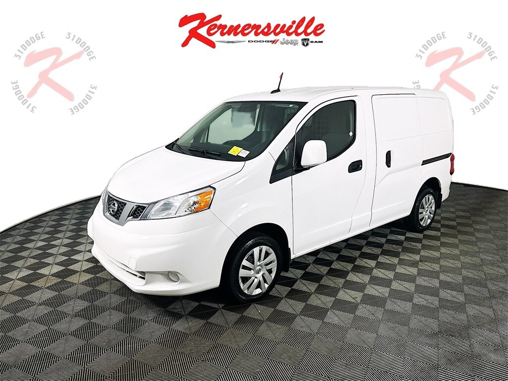 2020 Nissan NV200 SV photo 2