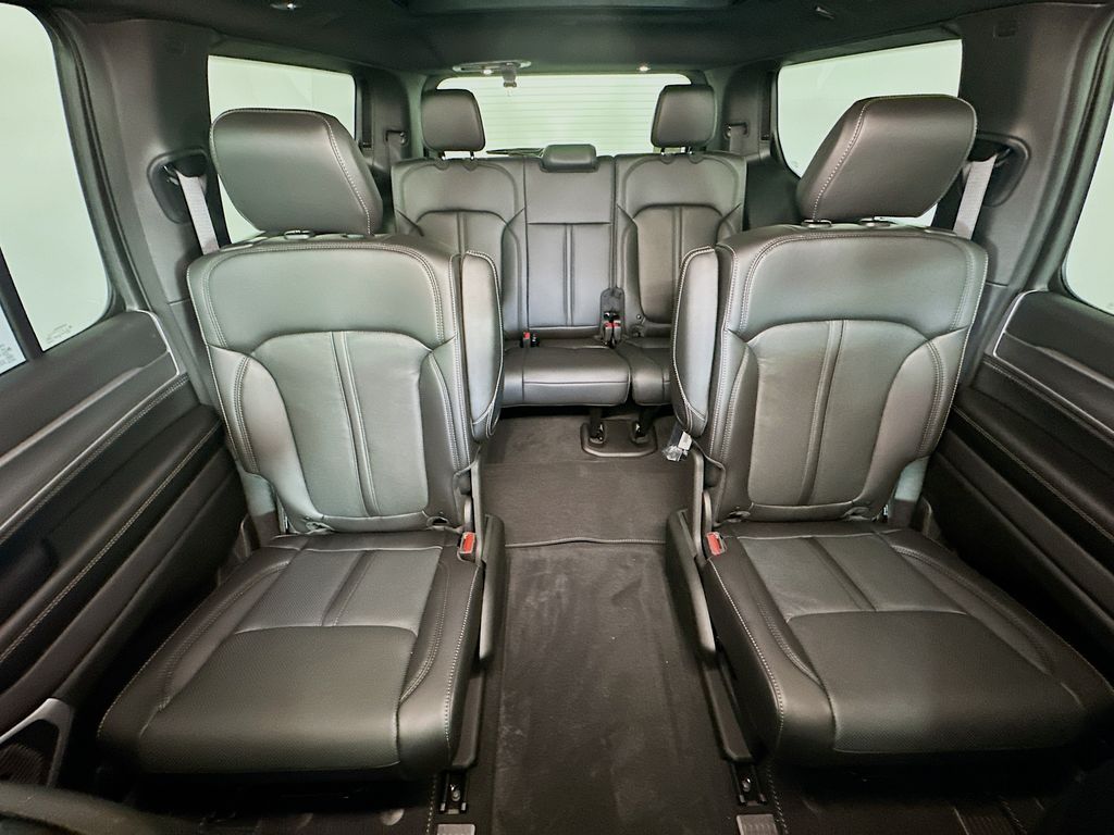 JeepGrand Wagoneer10
