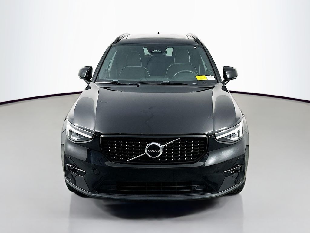 Used 2023 Volvo XC40 B5 Plus Dark Theme SUV