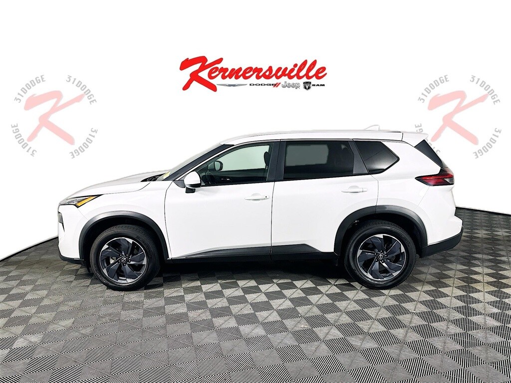 2024 Nissan Rogue SV photo 2