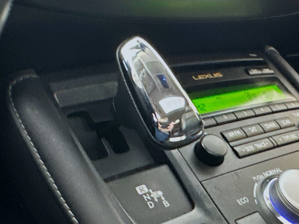 LexusCT16