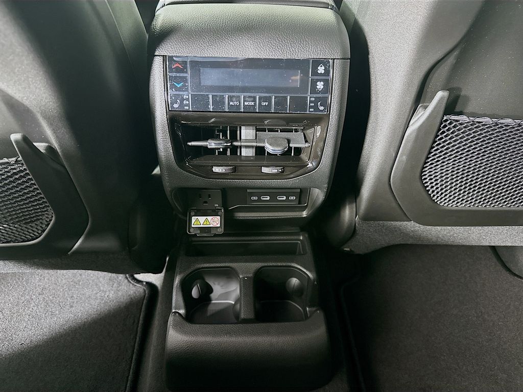 JeepGrand Cherokee L22