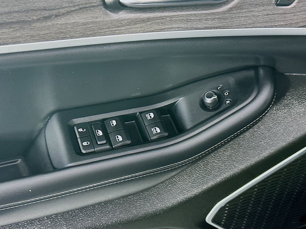 JeepGrand Cherokee L24