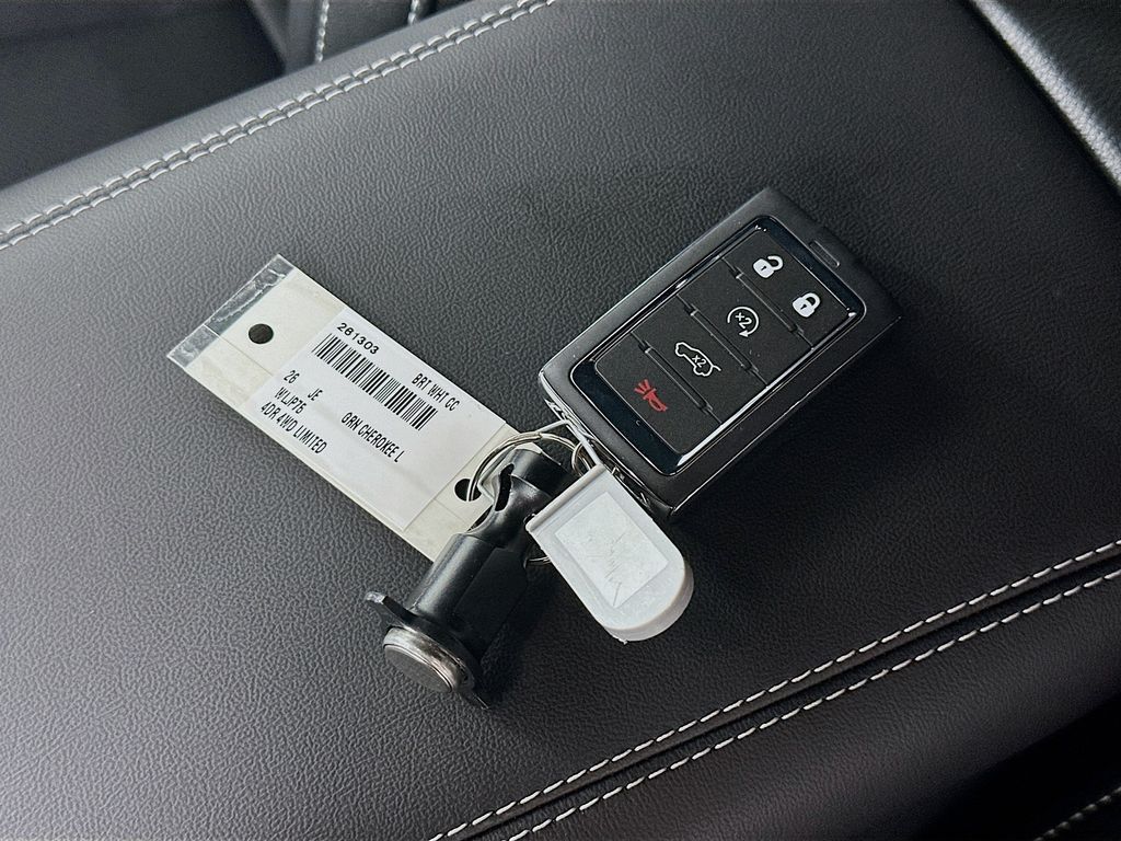 JeepGrand Cherokee L20