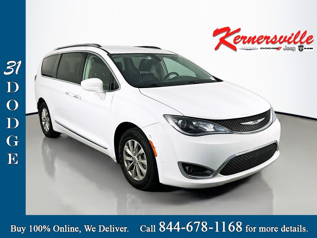 2018 Chrysler Pacifica Touring L's photo