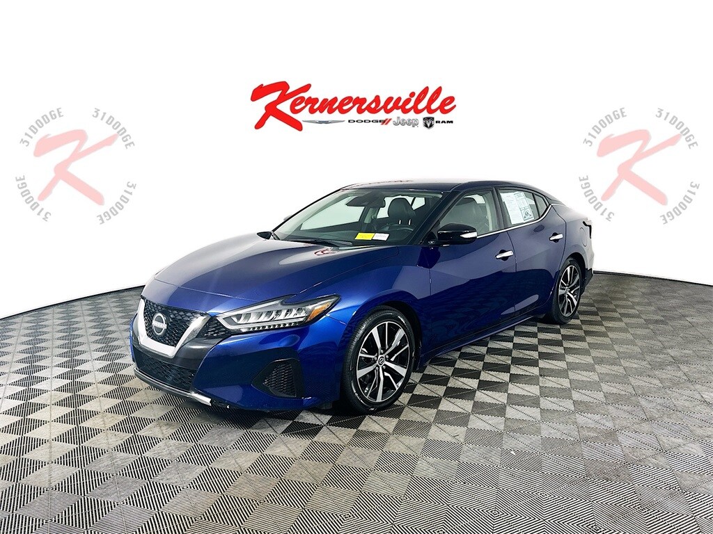 2023 Nissan Maxima SV photo 3