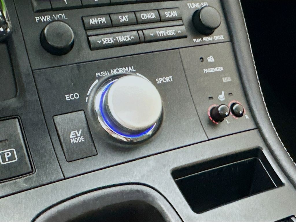 LexusCT19