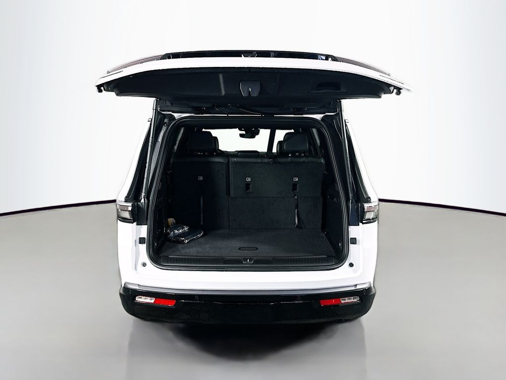 JeepGrand Wagoneer16