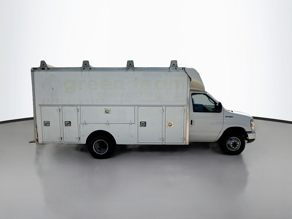 FordE-450SD8