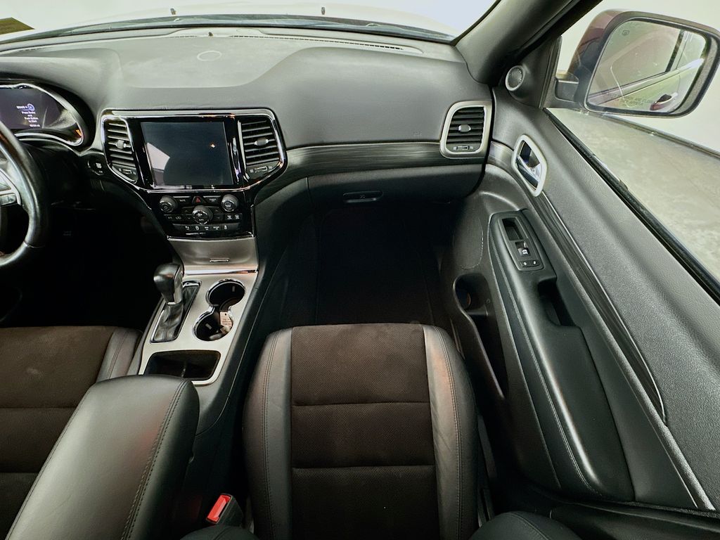 JeepGrand Cherokee11