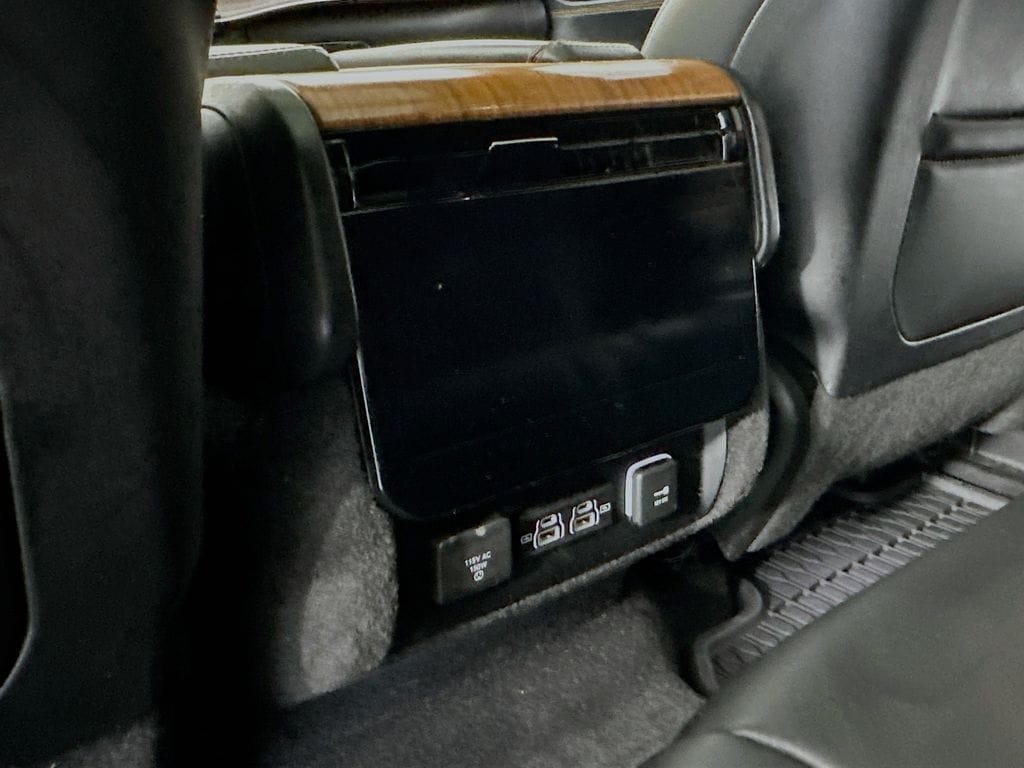 JeepGrand Wagoneer22