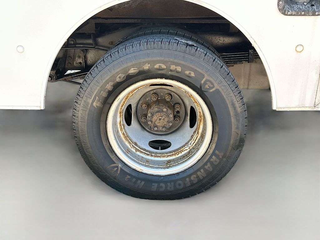 FordE-450SD32