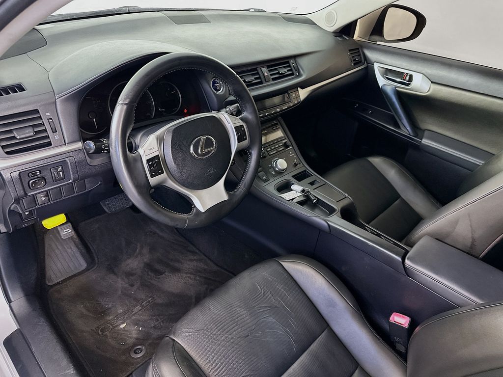 LexusCT30