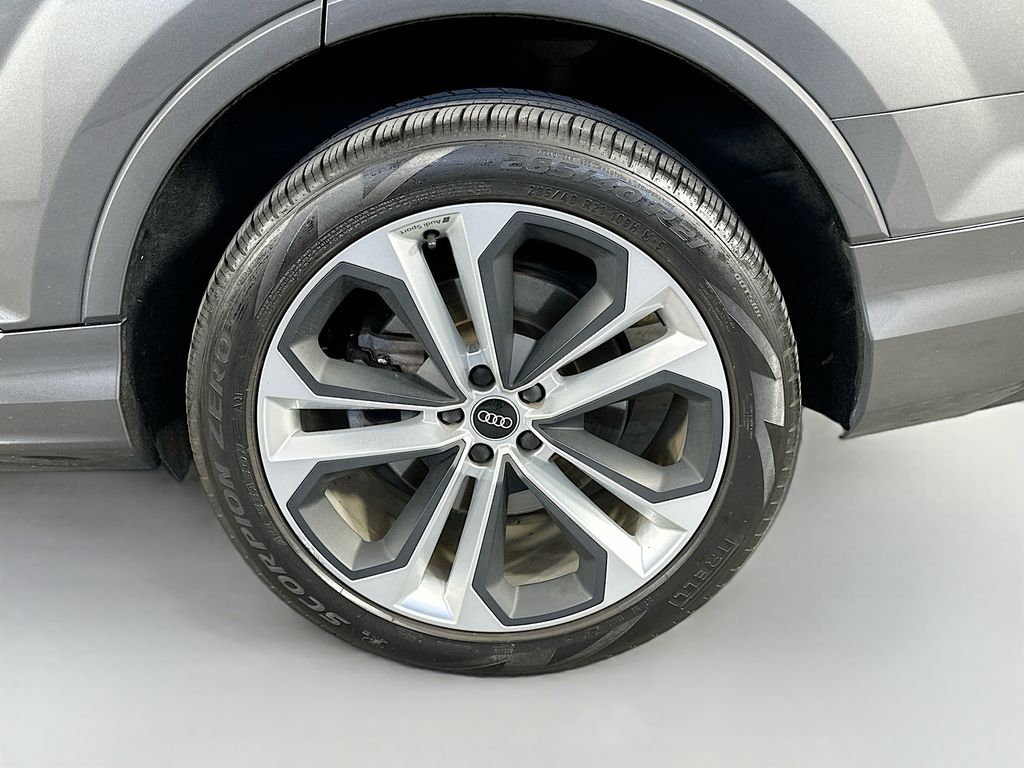 AudiQ733