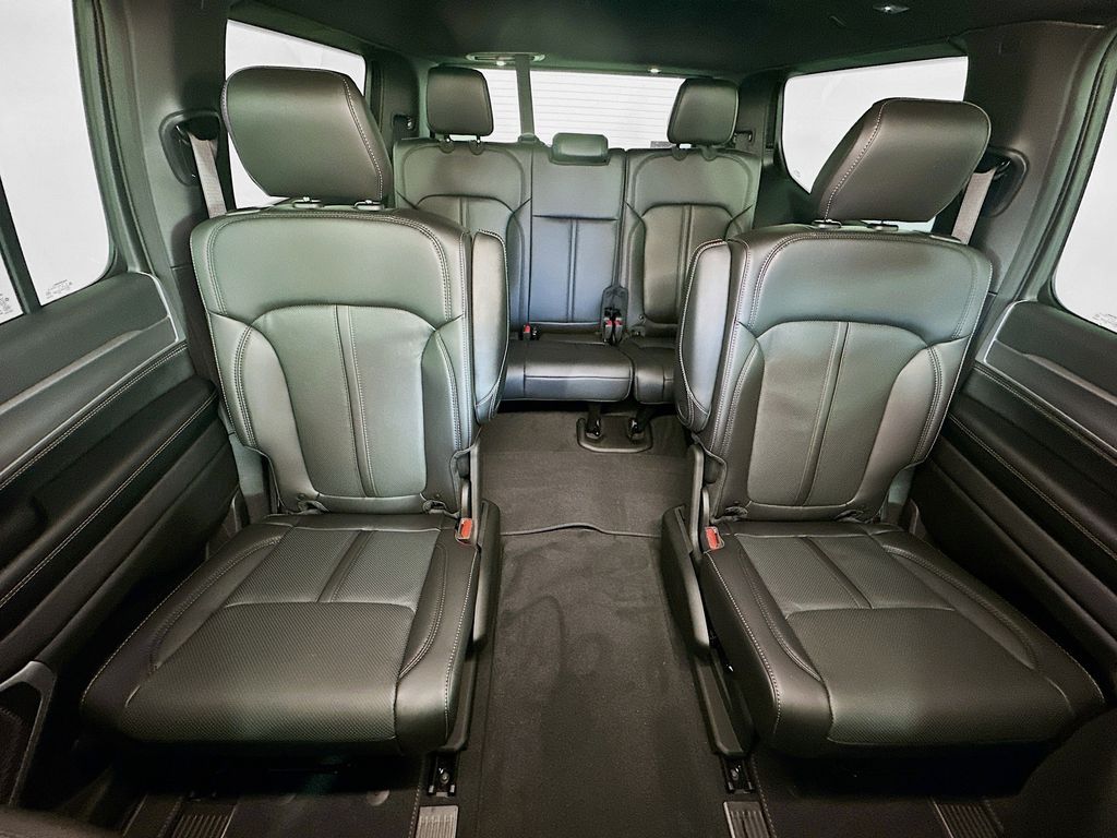 JeepGrand Wagoneer10