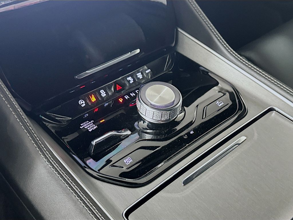 JeepGrand Wagoneer L12