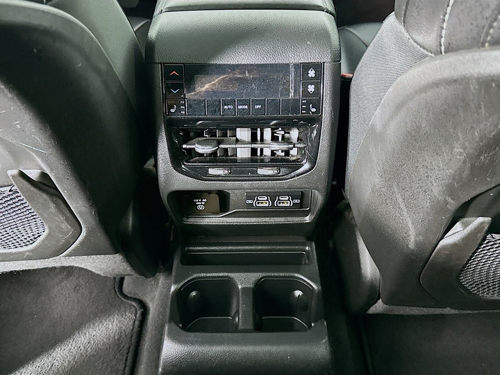 JeepGrand Cherokee L22