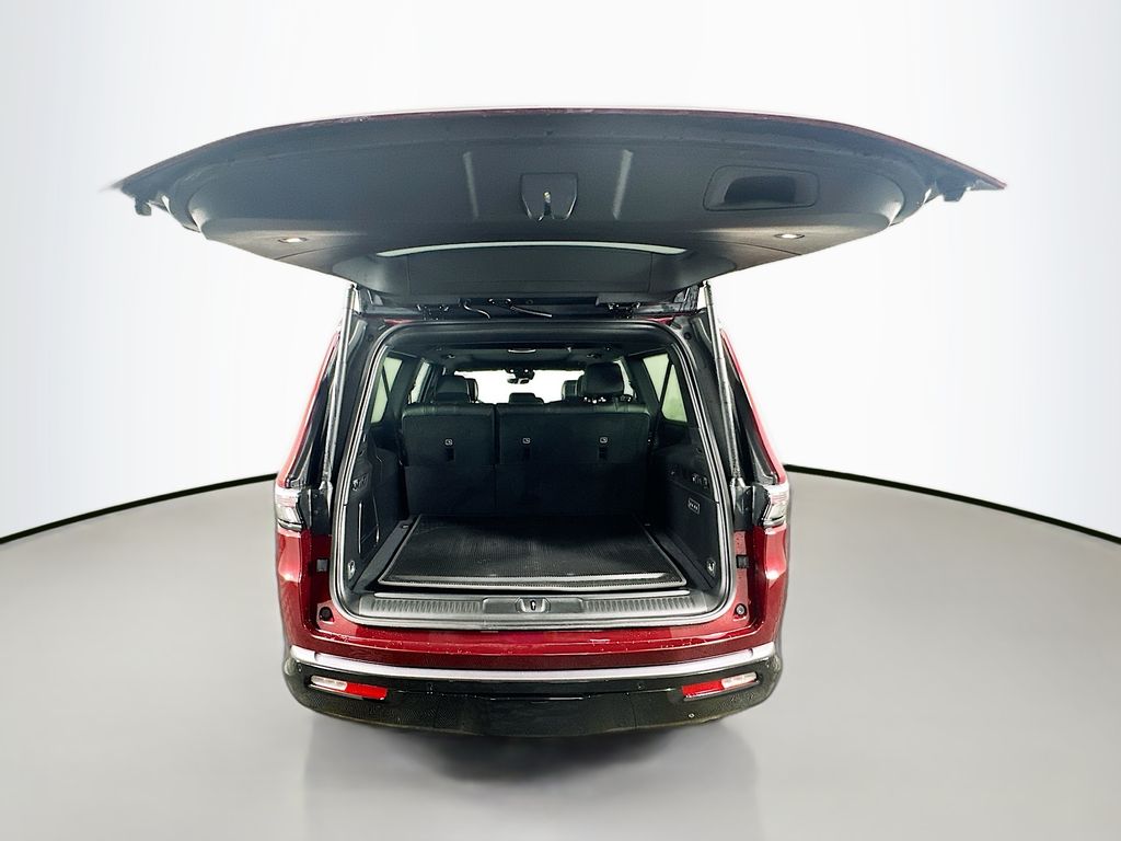 JeepGrand Wagoneer L16