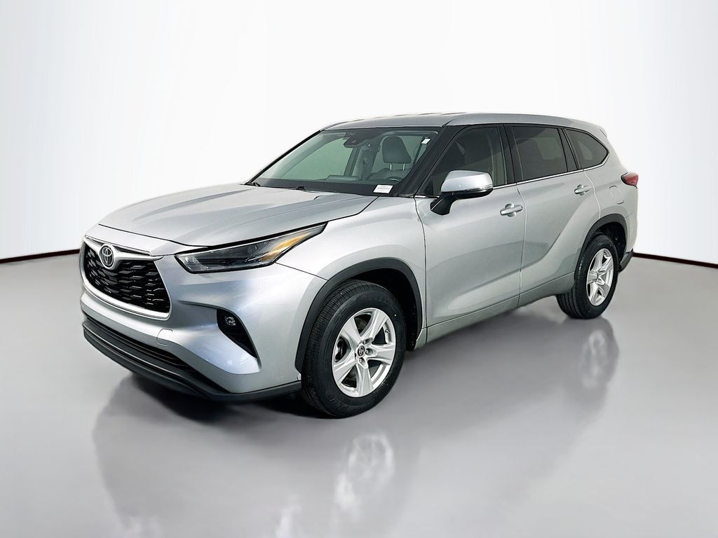 Used 2021 Toyota Highlander LE SUV